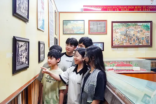 “Chạm” vào lịch sử
