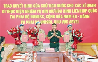 Trao Quyết định của Chủ tịch nước cho ba sĩ quan đi thực hiện nhiệm vụ gìn giữ hòa bình Liên hợp quốc