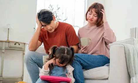 Phụ huynh căng thẳng, con dễ nghiện màn hình