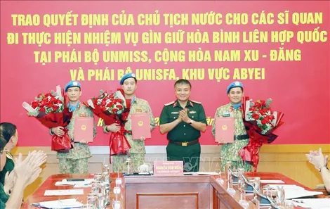 Trao Quyết định của Chủ tịch nước cho ba sĩ quan đi thực hiện nhiệm vụ gìn giữ hòa bình Liên hợp quốc