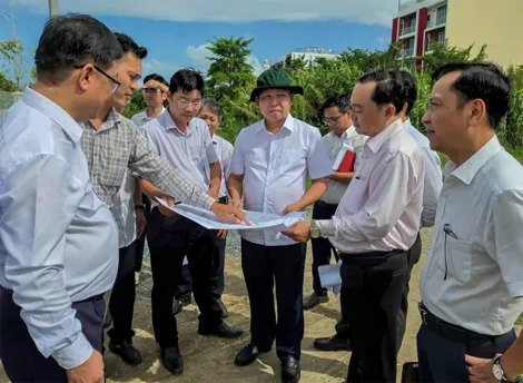 Lãnh đạo TP Cần Thơ khảo sát đường kết nối giao thông vào Bệnh viện Chấn thương chỉnh hình Trung ương Cần Thơ