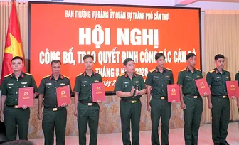 Ban Thường vụ Đảng ủy Quân sự TP Cần Thơ công bố, trao quyết định công tác cán bộ tháng 8-2026