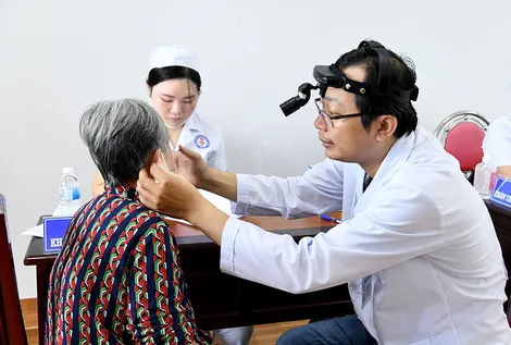Chủ động tiêm ngừa, bảo vệ sức khỏe nhóm người có nguy cơ cao