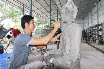 ថា​ច់ហ្វិញ​ឡុក​ – សិប្ប​ករ​វ័យ​ក្មេង​សម្បូរ​ទេព​កោស​ល្យ