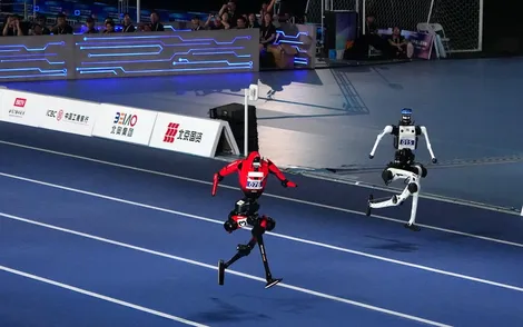 Robot hình người Trung Quốc chạy 100 m nhanh hơn kỷ lục của Usain Bolt