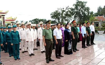 Dâng hương, dâng hoa và thực hiện lấy 626 mẫu hài cốt liệt sĩ chưa rõ thông tin tại Nghĩa trang Liệt sĩ Mỹ Tú phục vụ công tác giám định ADN