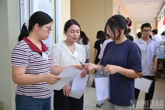 Chuẩn bị Kỳ thi tốt nghiệp trung học phổ thông năm 2027: Thử nghiệm và thí điểm thi trên máy tính
