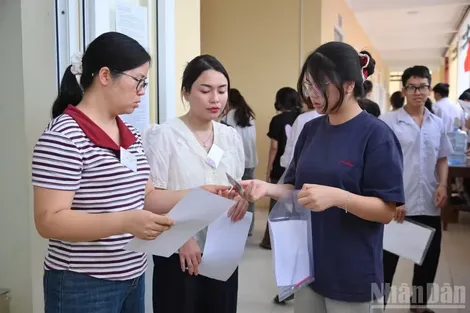 Chuẩn bị Kỳ thi tốt nghiệp trung học phổ thông năm 2027: Thử nghiệm và thí điểm thi trên máy tính