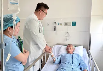 Nhận diện sốt ve mò: Bệnh thường gặp ở người làm việc tại khu vực bụi rậm, cỏ dại