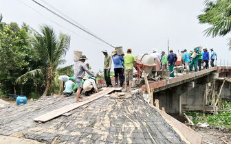 ឃុំ​អាង​និញ កៀរ​គរ​ប្រ​ភព​សង្គមូបនីយ​កម្ម​ សំ​ដៅ​កសាង​ហេ​ដ្ឋារចនា​សម្ព័ន្ធ​ជន​បទ​