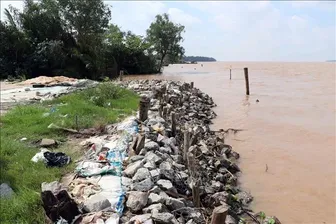 An Giang: Sạt lở dài 50 m ven sông Hậu, người dân được đưa đến nơi an toàn