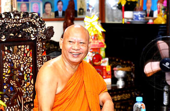 ព្រះ​ឧបជ្ឈា​យ៍ តាំង​សា​វង្ស​ បណ្តុះ​អក្សរ​ខ្មែរ​នៅ​ភូមិ​ស្រុក​
