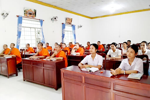 យុវ​ជន​ខ្មែរ​បន្ត​រក្សា​វប្ប​ធម៌​ពី​ជំ​នាន់​មួយ​ទៅ​ជំ​នាន់​មួយ​
