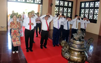 Lãnh đạo TP Cần Thơ dâng hương tưởng nhớ Chủ tịch Hồ Chí Minh nhân dịp Quốc khánh 2-9