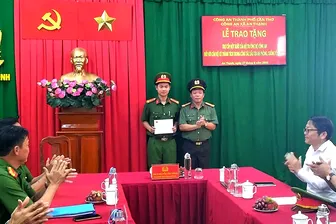 Bộ Công an trợ cấp đột xuất cho cán bộ công an cơ sở bị thương khi làm nhiệm vụ