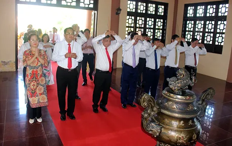 Lãnh đạo TP Cần Thơ dâng hương tưởng nhớ Chủ tịch Hồ Chí Minh nhân dịp Quốc khánh 2-9