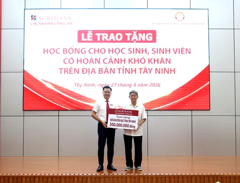 Agribank Chi nhánh Long An trao học bổng hỗ trợ học sinh, sinh viên có hoàn cảnh khó khăn tại tỉnh Tây Ninh