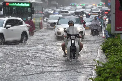 Thời tiết ngày 27/8: Bắc Bộ mưa rào cục bộ; Trung Bộ nắng nóng, có nơi trên 38 độ C