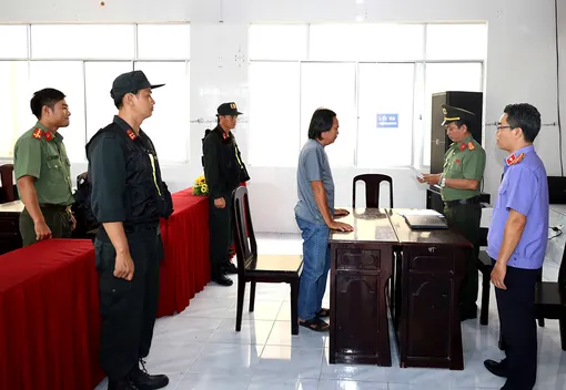 Khởi tố, tạm giam đối tượng đăng thông tin sai sự thật, xúc phạm lãnh đạo địa phương