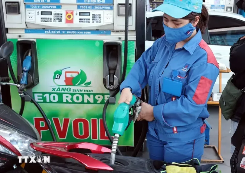 Giá dầu diesel giảm còn 28.084 đồng, xăng E10 xuống 22.602 đồng từ 15 giờ