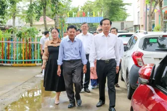 ថ្នាក់​ដឹក​នាំ​ទី​ក្រុង​កឹង​ធើ​ទៅ​សួរ​សុខ​ទុក្ខ​តាម​សា​លា​រៀន​នា​នា​ក្នុង​ឱ​កាស​ដើម​ឆ្នាំ​សិក្សា​ ២០២៦-២០២៧