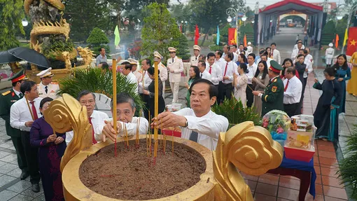 Lãnh đạo các cơ quan Trung ương và TP Cần Thơ viếng Nghĩa trang Liệt sĩ thành phố