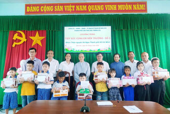 ភាព​កក់​ក្ដៅ​នៃ​កម្ម​វិធី​ "ជំនួយ​កម្លាំង​ប្អូន​ទៅ​សា​លា​រៀន​"