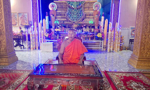 ព្រះតេជគុណ គឹមធឿ​ រៀនសូត្រនិងធ្វើតាមឥរិយាបថនិងសីលធម៌ហូជីមិញ
