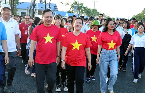 TP Cần Thơ hưởng ứng Chương trình đi bộ “Cùng Việt Nam tiến bước”