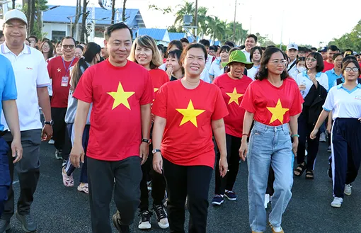 TP Cần Thơ hưởng ứng Chương trình đi bộ “Cùng Việt Nam tiến bước”