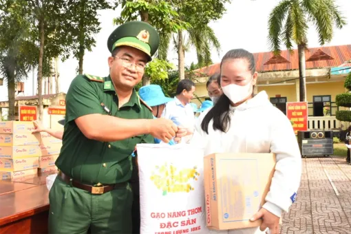 Các đồn biên phòng tổ chức “Gian hàng 0 đồng”