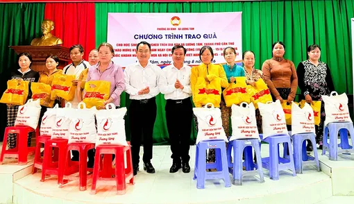 Hòa chung niềm vui lớn của non sông