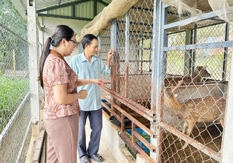 ផ្ដល់​ "ផ្លែ​ផ្កា​" ពី​ធនាគារ​គោ​លន​យោ​បាយ​