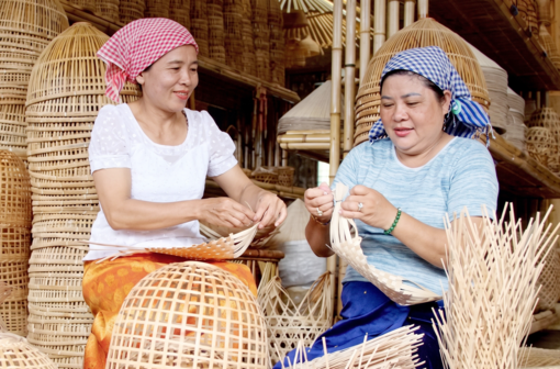 ផ្តល់​កម្លាំង​ចលករ​អភិវឌ្ឍ​សហ​ករណ៍​សិប្ប​ឧស្សាហ​កម្ម​ខ្នាត​តូច​