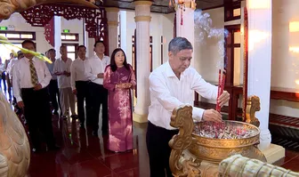 Lãnh đạo TP Cần Thơ dâng hương tưởng nhớ Chủ tịch Hồ Chí Minh