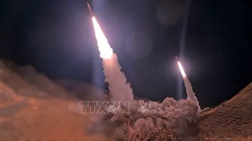 Iran tập kích loạt căn cứ quân sự của Mỹ tại Trung Đông