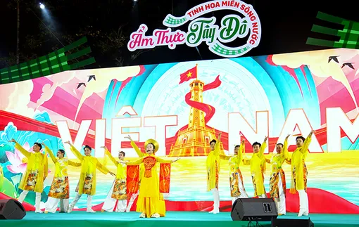 Rộn ràng chương trình nghệ thuật “Miền Tây! Ngày hội non sông”
