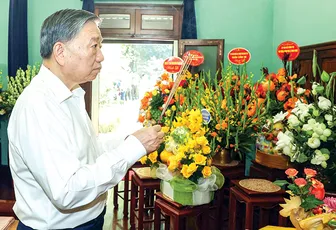 Tổng Bí thư, Chủ tịch nước Tô Lâm dâng hương tưởng nhớ Chủ tịch Hồ Chí Minh tại Hà Nội