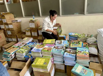 Cảnh giác với tình trạng mua bán sách giáo khoa qua mạng xã hội