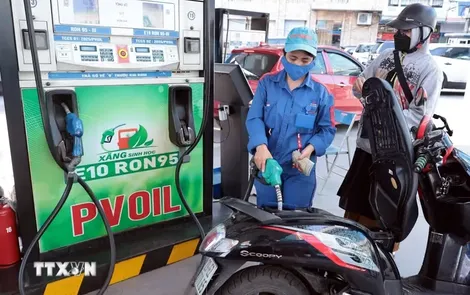 Giá dầu diesel giảm còn 27.743 đồng, xăng E10 tăng lên 23.274 đồng