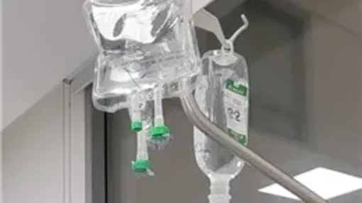 Bay trong đêm, trực thăng đưa ngư dân nguy kịch về đất liền điều trị