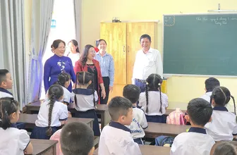 Phó Bí thư Thành ủy Hồ Thị Cẩm Đào kiểm tra công tác chuẩn bị năm học mới