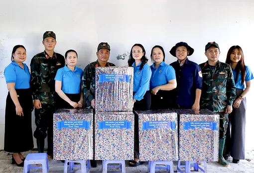 Liên đoàn Lao động TP Cần Thơ thăm, động viên lực lượng tìm kiếm, quy tập hài cốt liệt sĩ