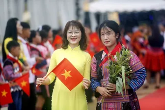 Thời tiết ngày khai giảng: Bắc Bộ nắng nóng cục bộ, Nam Bộ đề phòng mưa lớn
