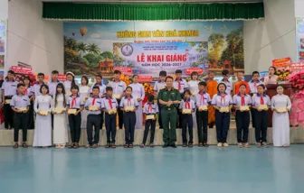 Lãnh đạo Bộ Chỉ huy Quân sự TP Cần Thơ dự khai giảng năm học mới tại Trường Phổ thông dân tộc nội trú THCS và THPT TP Cần Thơ