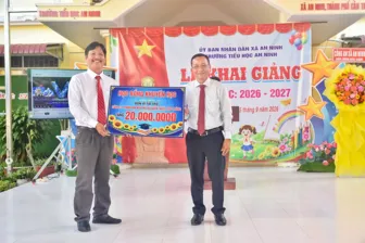 Phó Chủ tịch HĐND thành phố Lý Rotha dự khai giảng năm học mới tại Trường Tiểu học An Ninh