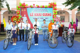 Trưởng Ban Tổ chức Thành ủy Nguyễn Thiện Nhơn dự khai giảng năm học mới tại Trường Tiểu học Mỹ Xuyên