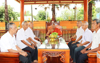 ព្រះ​តេជ​ព្រះ​គុណ​ ថា​ច់តា​រា​ – រៀន​តាម​បណ្តាំអ៊ំ​