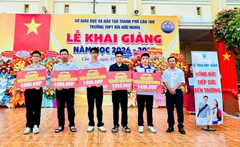 Công ty TNHH Hồng Đức trao 170 suất học bổng “Hồng Đức tiếp sức đến trường”