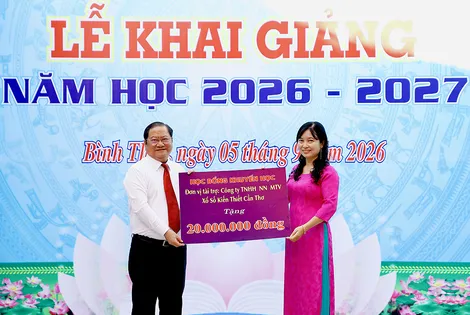 Phó Chủ tịch HĐND thành phố Trần Quốc Vũ dự lễ khai giảng năm học 2026-2027 tại Trường Tiểu học Bình Thủy